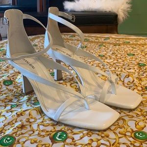 Brand new white Gianni binis